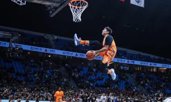  锡安暴力扣篮引爆全场鹈鹕击败开拓者获四连胜