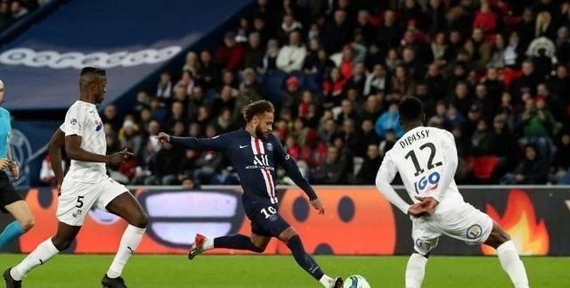  蒙彼利埃中场调度精妙，法甲传控打法收获成效