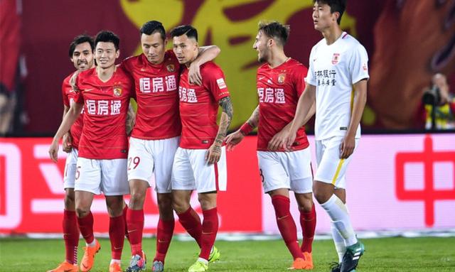  奎维利鲁昂锋线全面开花，多点开花攻势摧毁对手防守体系